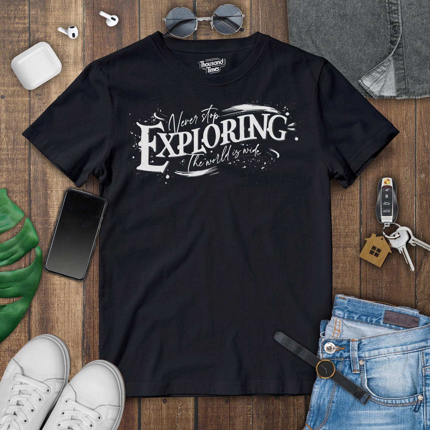 ¨Never stop EXPLORING the world is vast¨ unisex T-Shirt