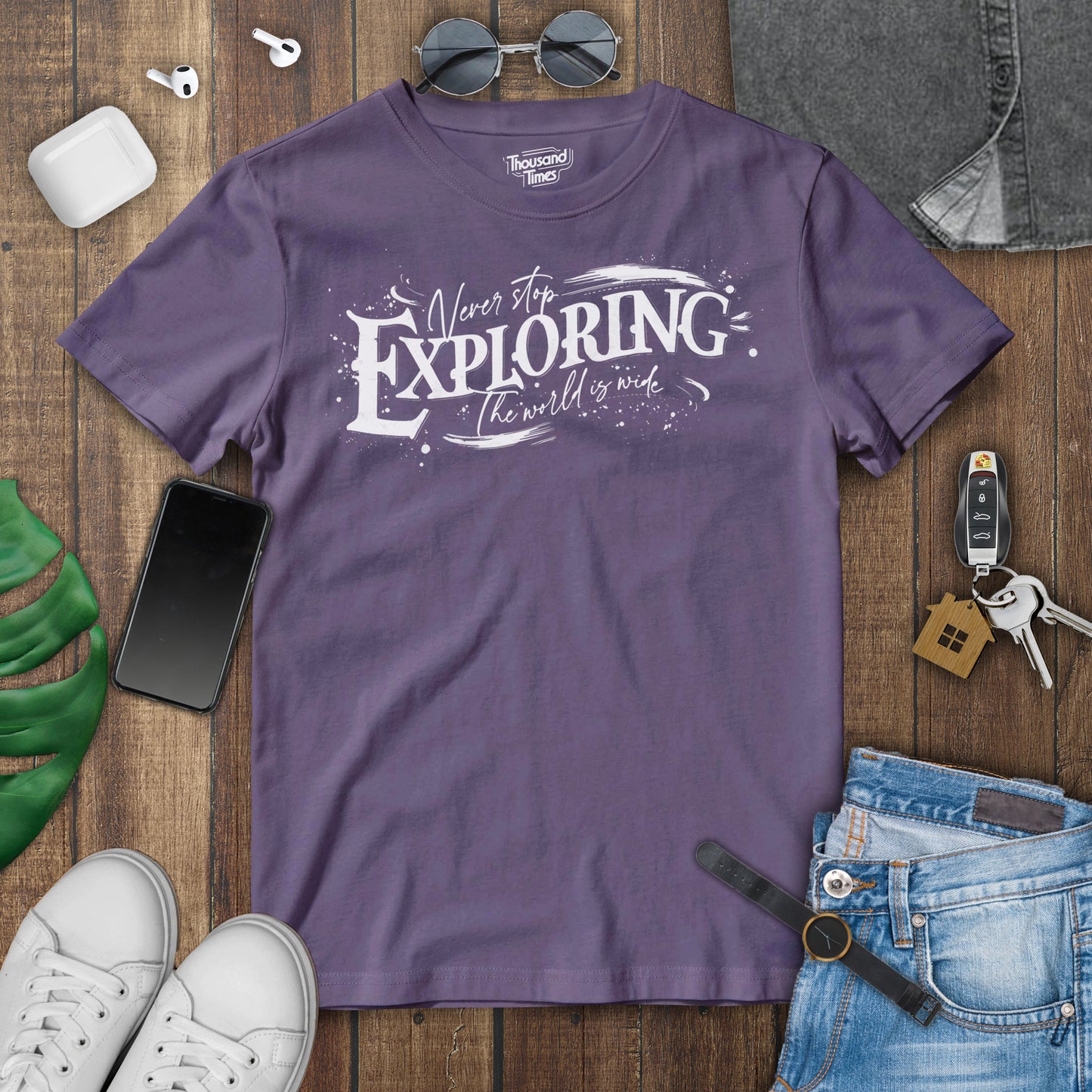 ¨Never stop EXPLORING the world is vast¨ unisex T-Shirt