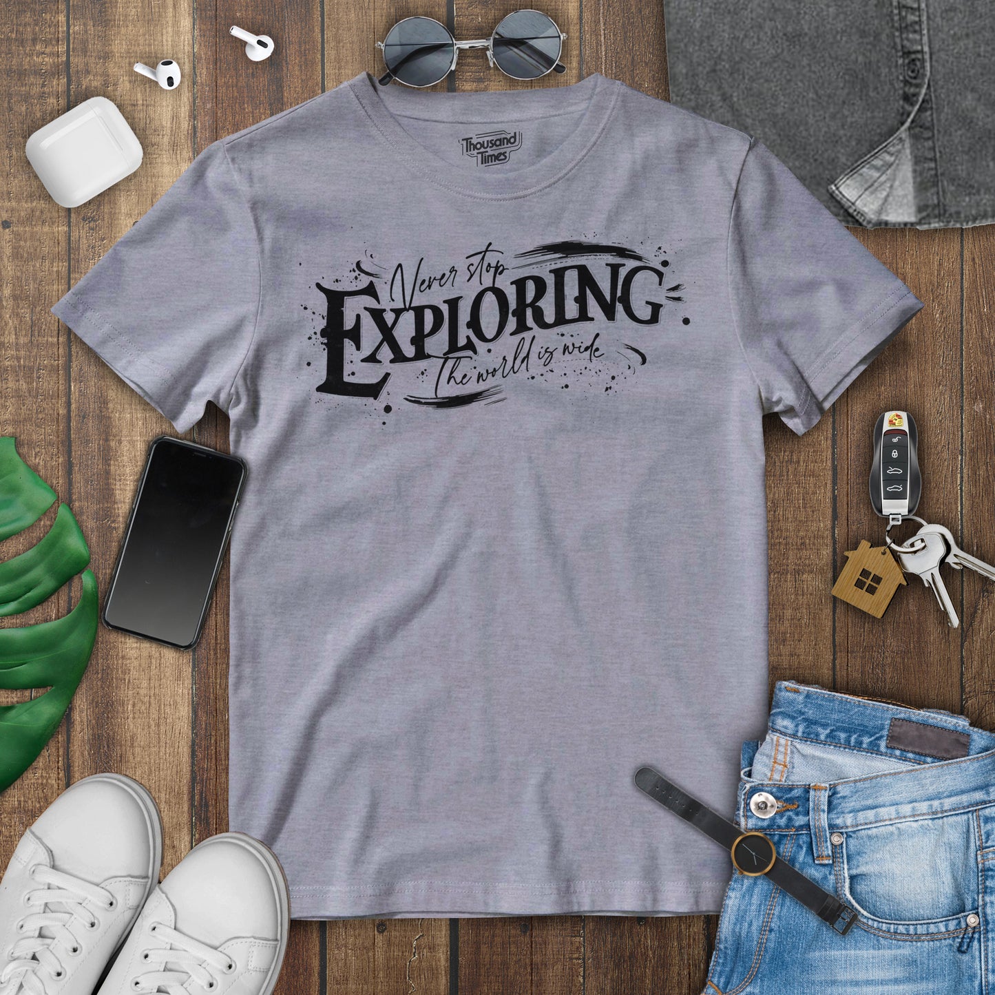 ¨Never stop EXPLORING the world is vast¨ unisex T-Shirt